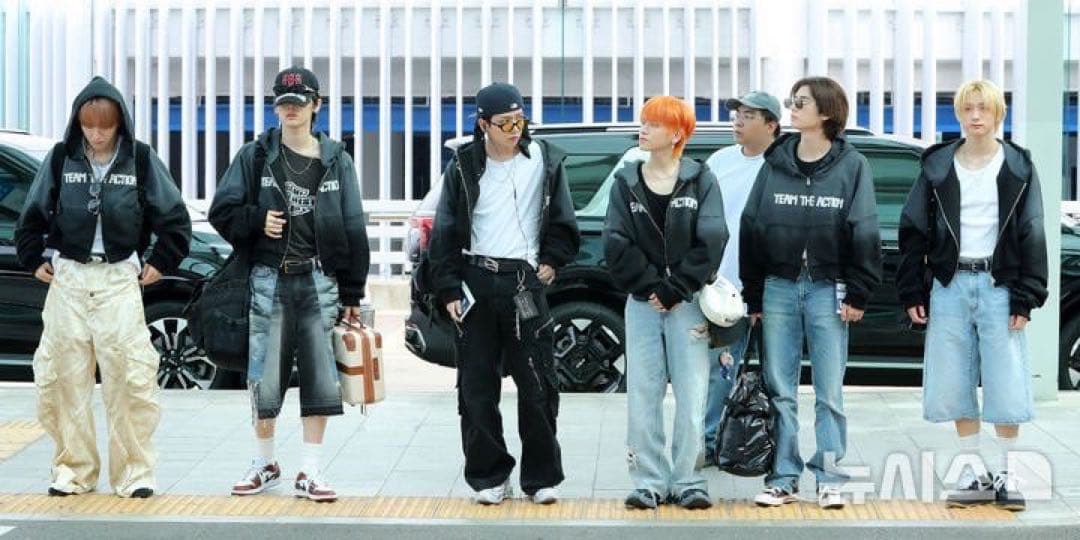 BOYNEXTDOOR THE ACTION ジップアップフーディー　トレカ付