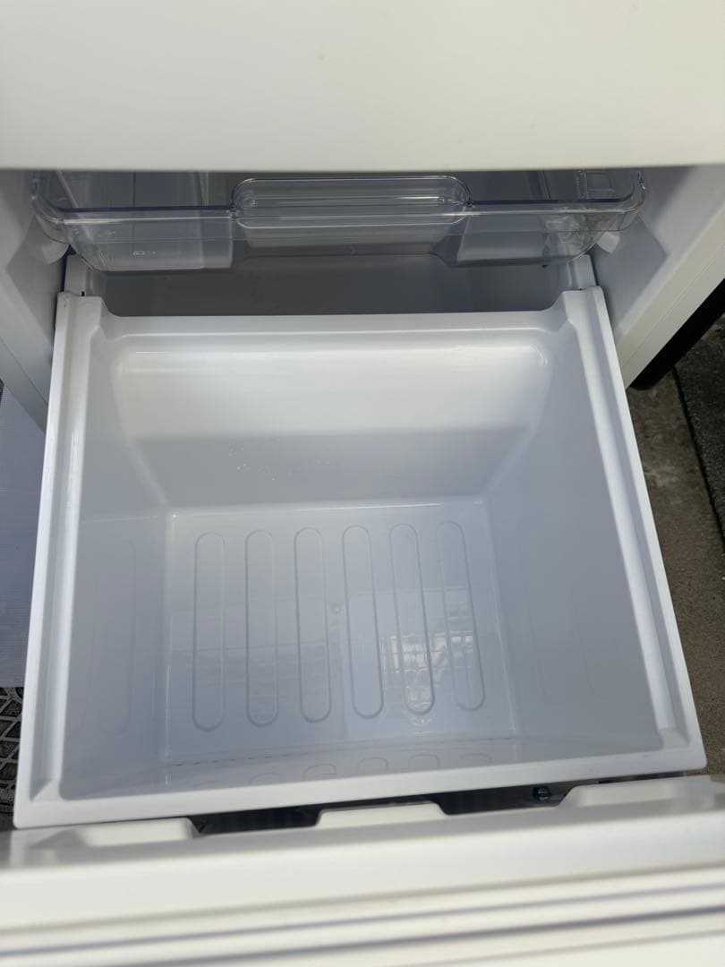 ぱ　　　SHARPホワイト 2ドア冷蔵庫　2022年式