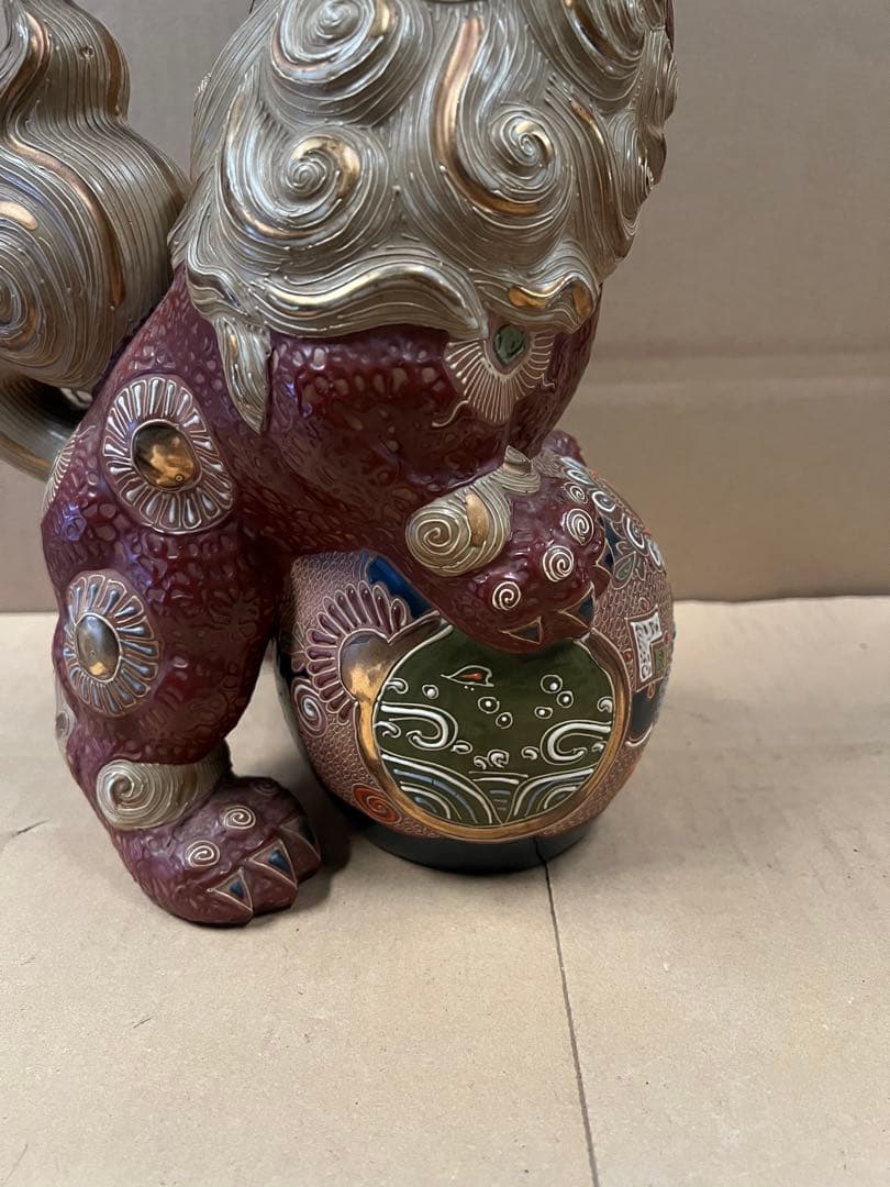獅子の陶器置物