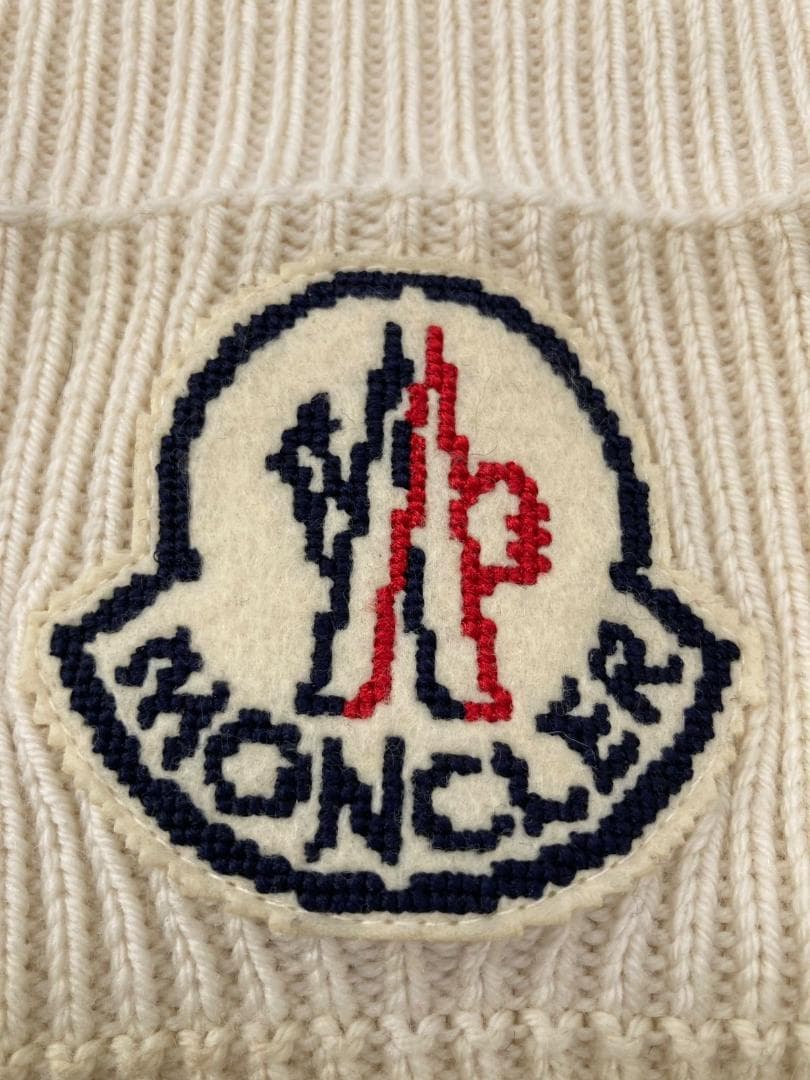 15669✨モンクレール 24年 ニット帽 ビッグロゴ ホワイト