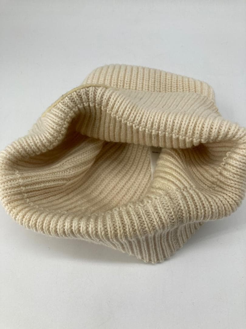 15669✨モンクレール 24年 ニット帽 ビッグロゴ ホワイト