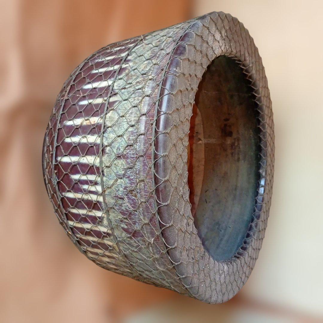 火鉢 網目状装飾