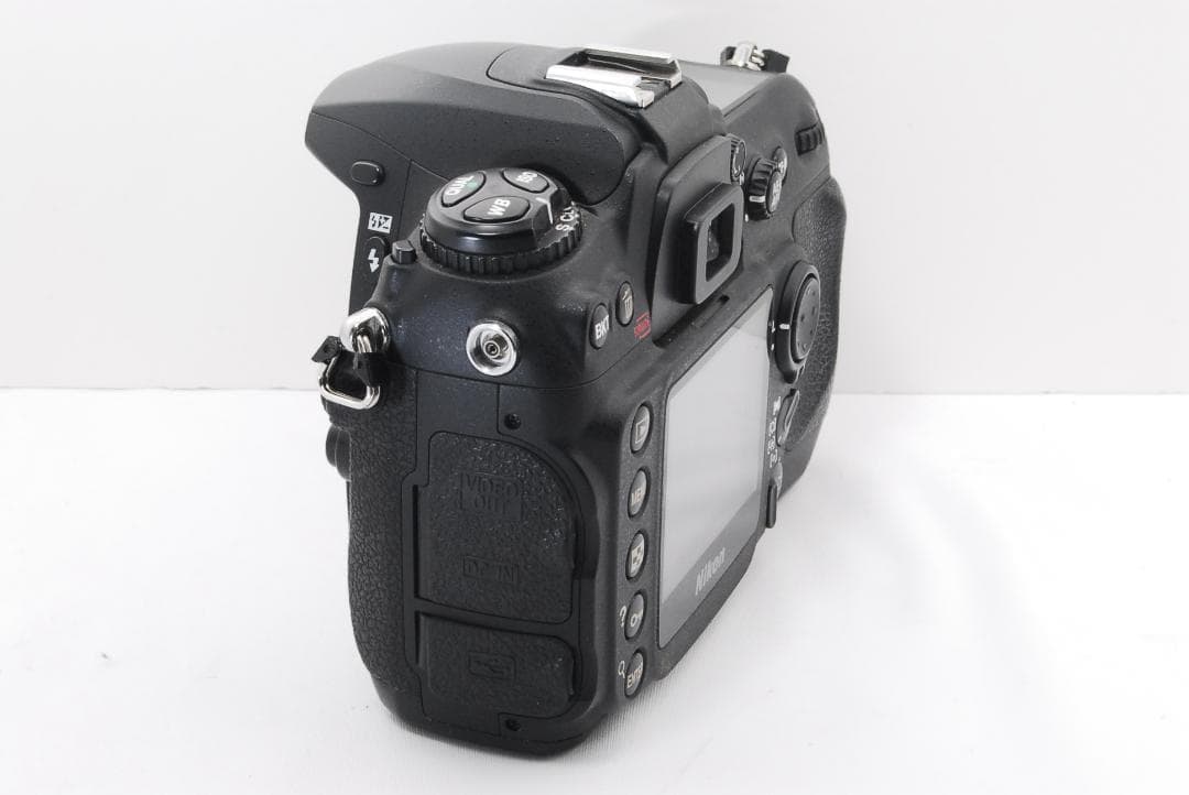 Nikon D200 CCDセンサーで色鮮やかな写真！ 高画質で簡単操作♪