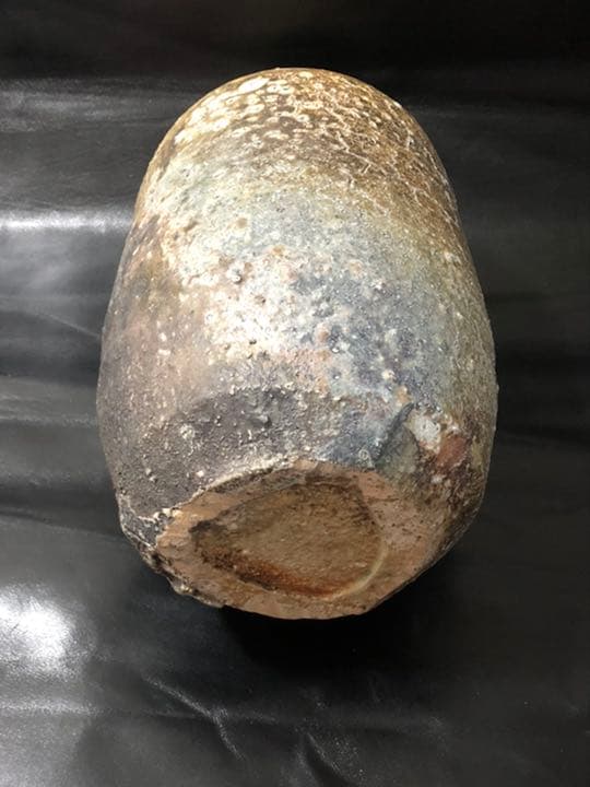 遺品整理◼️骨董収集家だった祖父のコレクションのお宝の特大サイズの壺、壷、花瓶