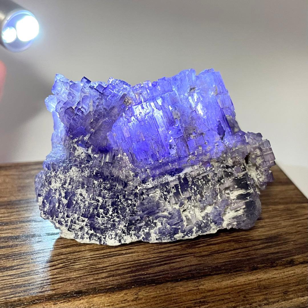 中国 新疆ウイグル自治区産 フローライト 鉱物標本