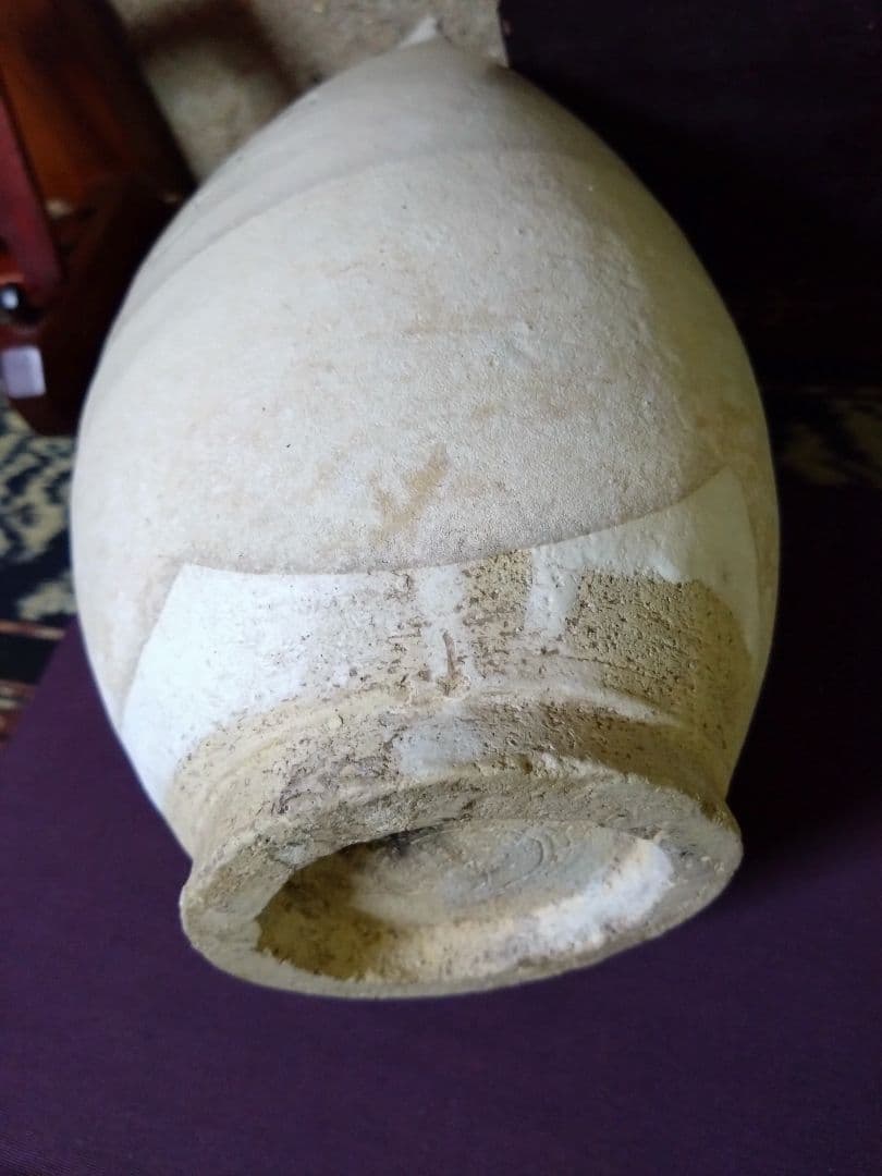 遼時代 白釉 陰刻 芍薬紋　皮嚢壺　鶏冠壺