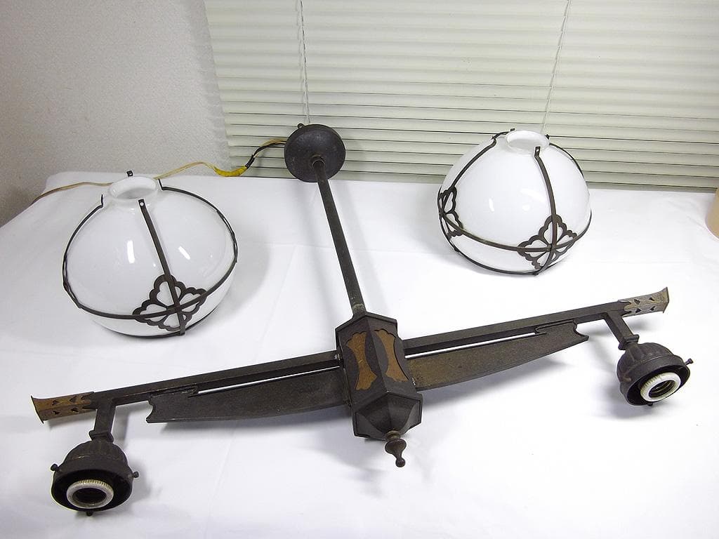 和風照明　二灯式　大正昭和レトロ　 電傘 電笠 花菱文　乳白ガラス