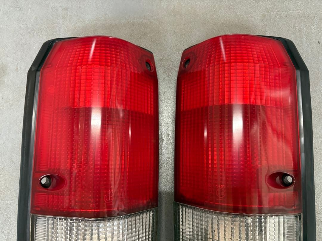 ランクル70　78プラド　純正　テールランプ　テールライト　レンズ　左右　トヨタ