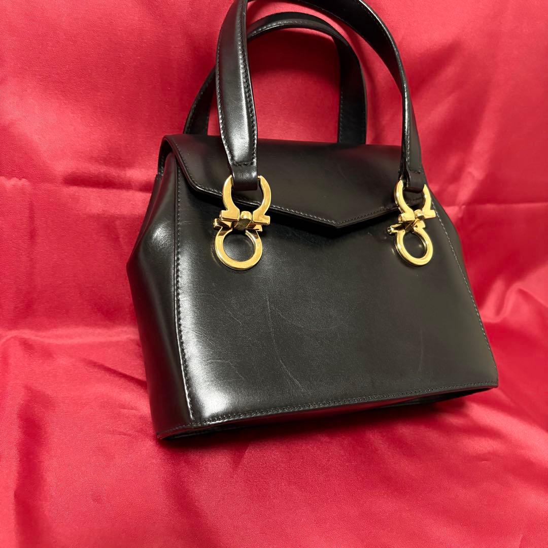 サルバトーレフェラガモ　2way ガンチーニ　ショルダーバッグ　レザー