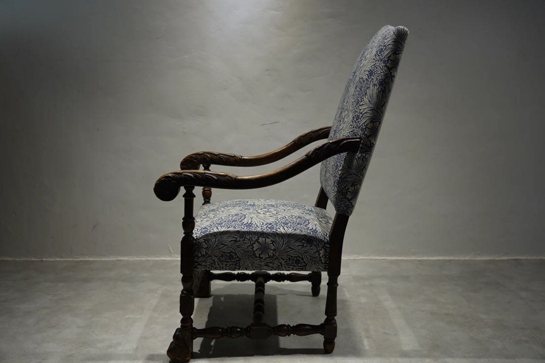 イギリスアンティーク アームチェア ジャコビアン様式　動物脚　張替済　ソファ