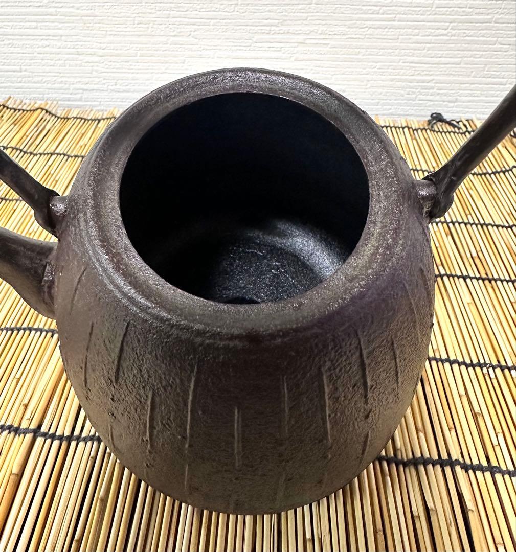 未使用、供箱等付属品付　南部盛栄堂販売 南部鉄瓶作家 及川 恒作 １５型雨地文