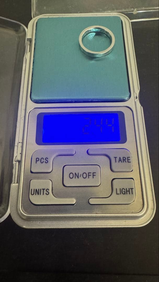 小粒ダイヤモンド　リング