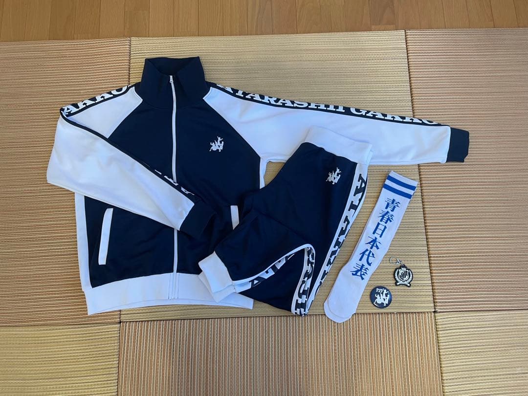 新しい学校のリーダーズジャージ（上下M）、靴下（女子）、キーホルダー、缶バッジ