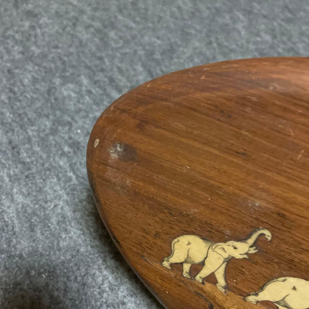 インドネシア　木製象彫刻楕円形プレート　飾り立て付き