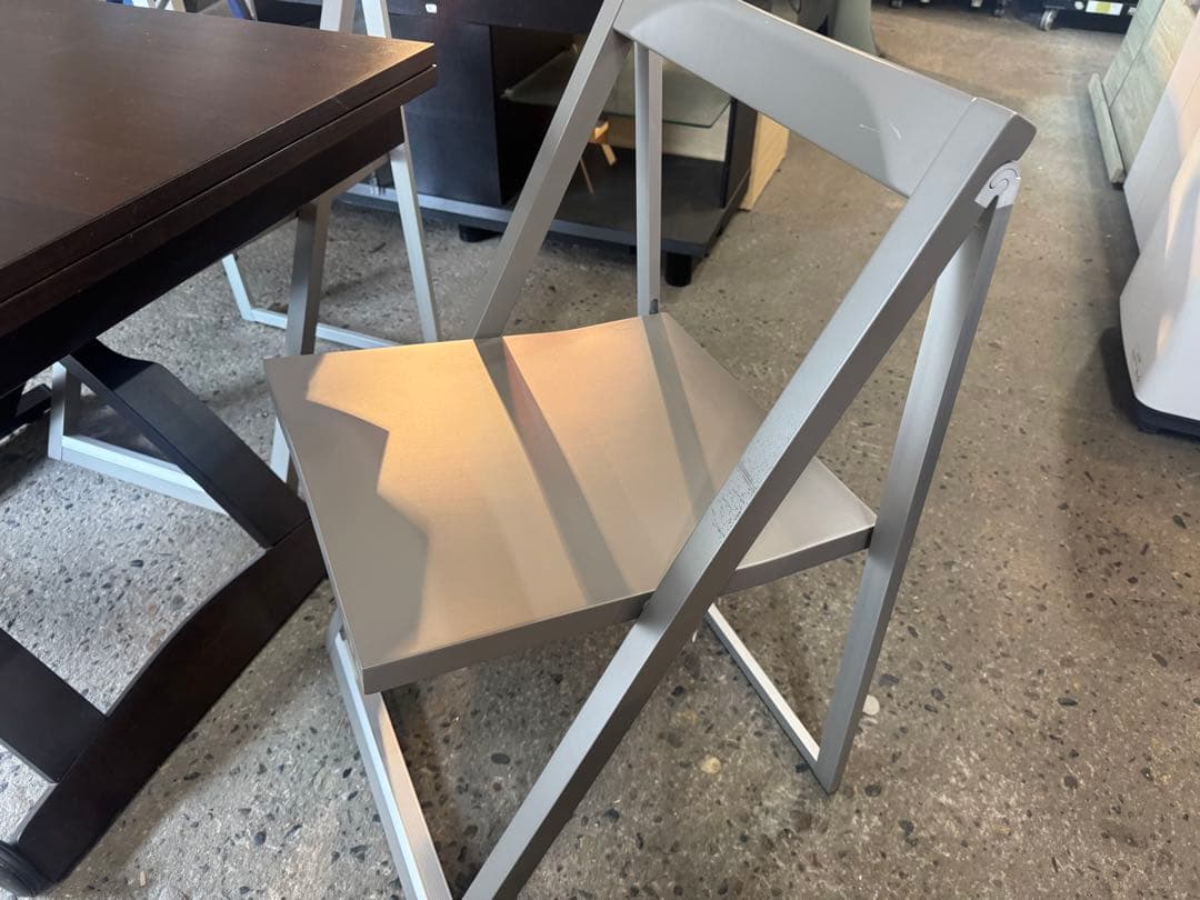 美品　カリガリス コヌビア スキップダイニングチェア　2脚セット