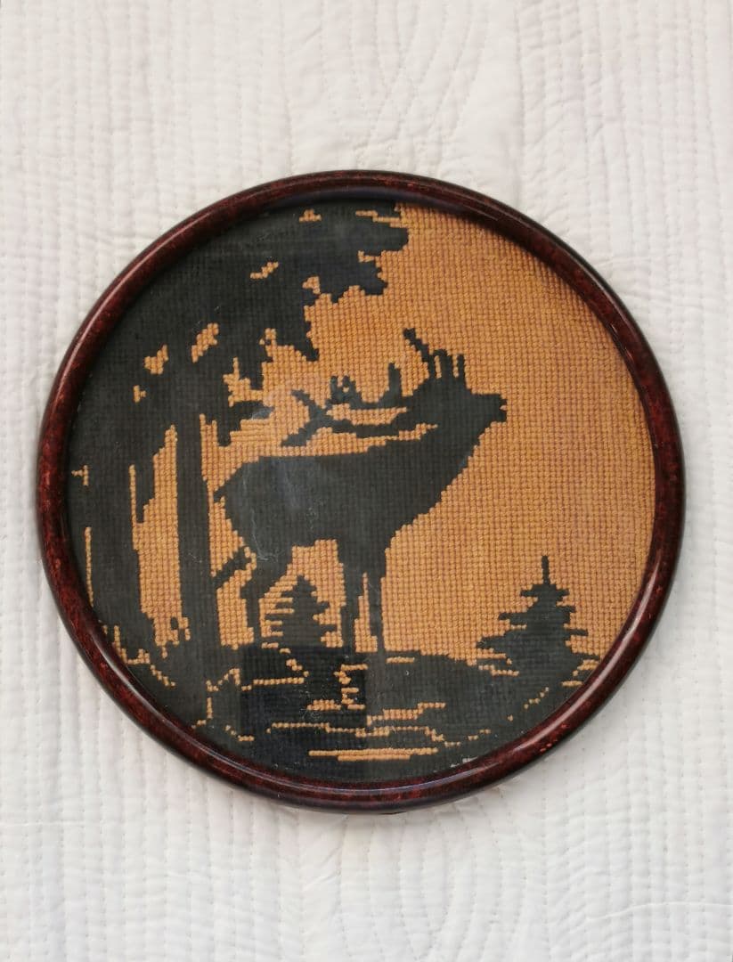 アンティーク ツヴィスト刺繍 樅の森林とトナカイ マホガニー/ウォールナット額