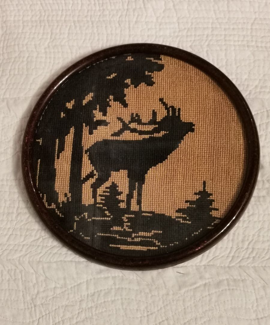 アンティーク ツヴィスト刺繍 樅の森林とトナカイ マホガニー/ウォールナット額