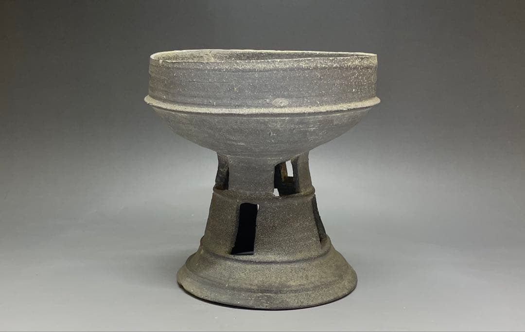須恵器　新羅土器　透かし高台　高台杯　高台壺　y353