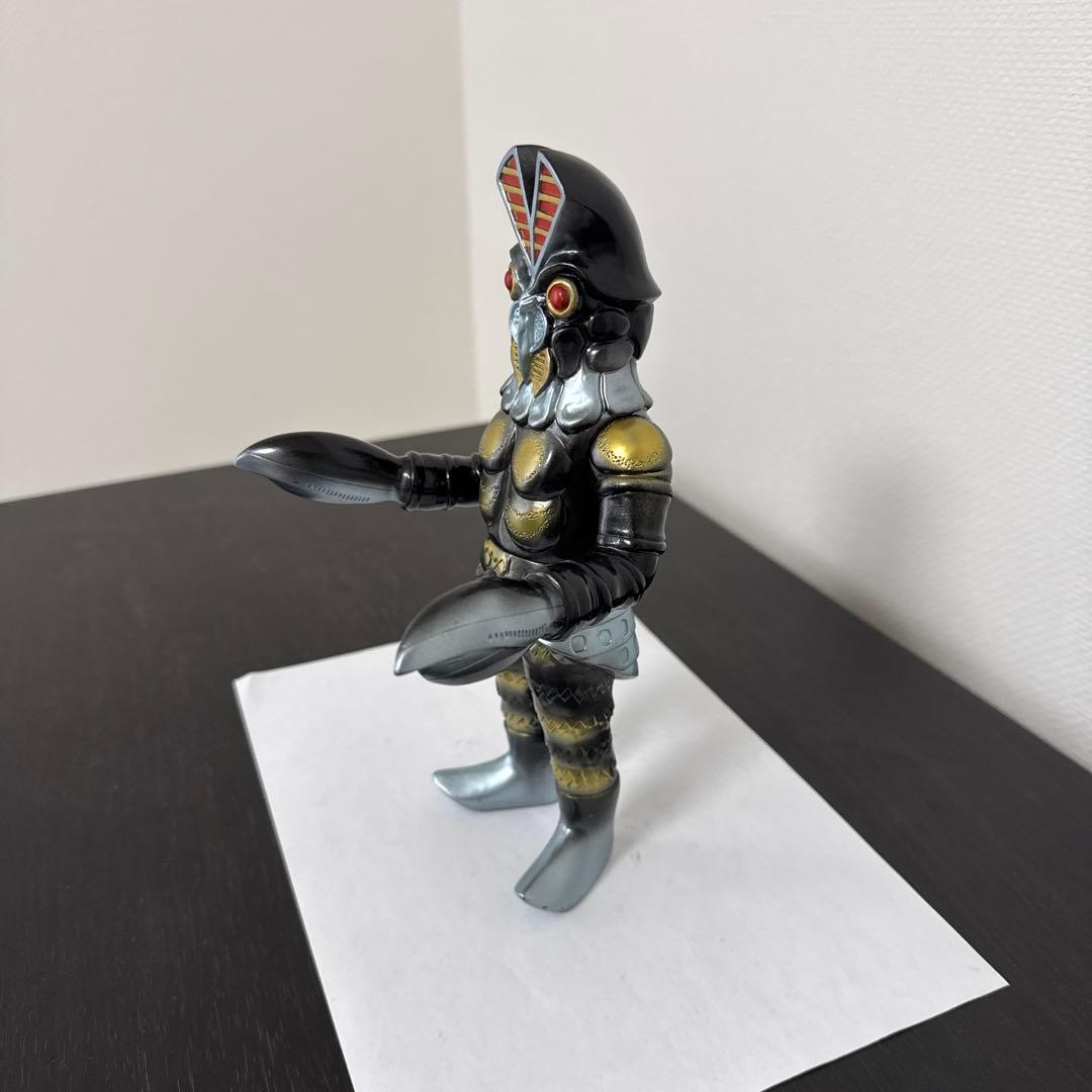 8*)様 円谷コミュニケーションズ　バルタン星人ジュニア