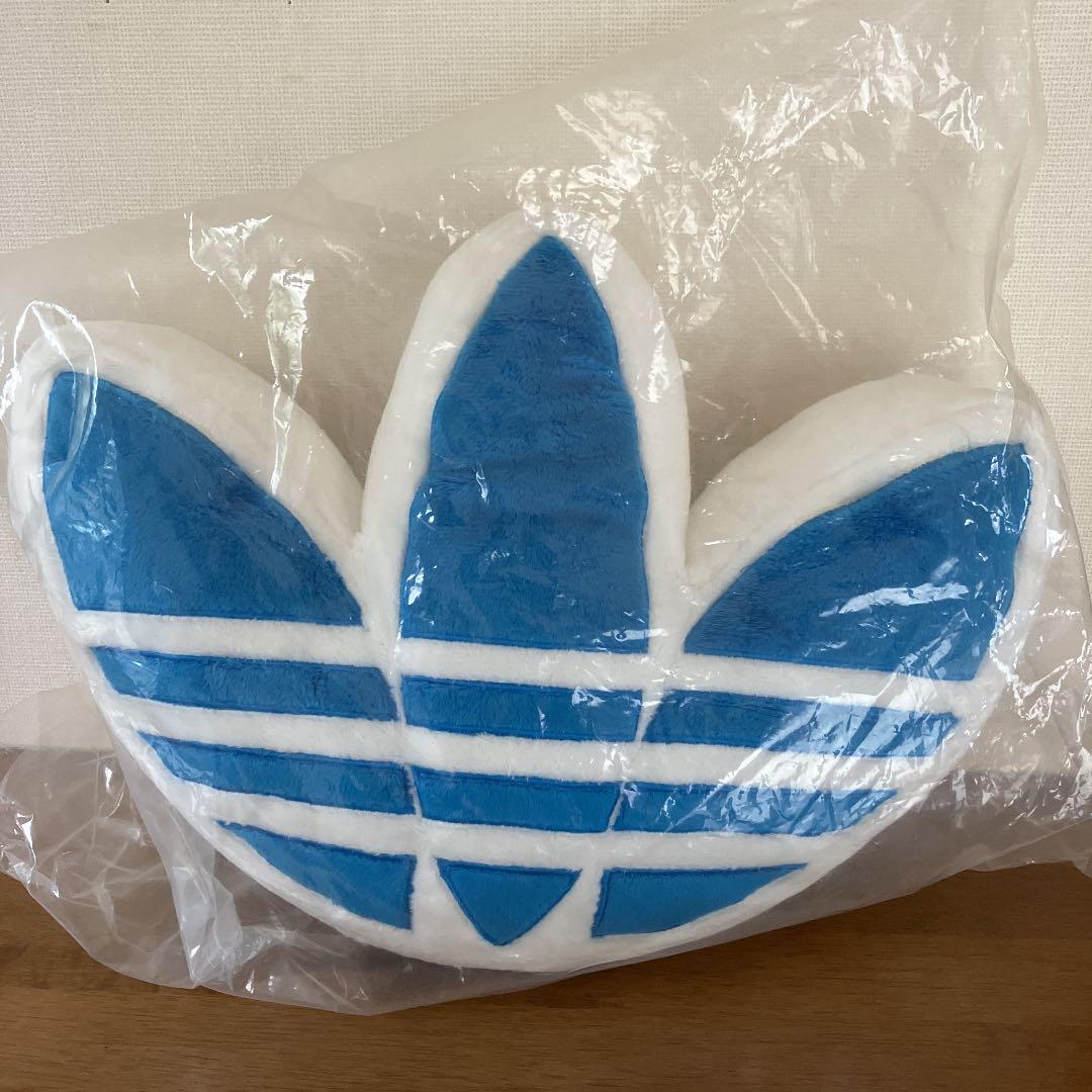 アディダス　オリジナルス　クッション　ノベルティ