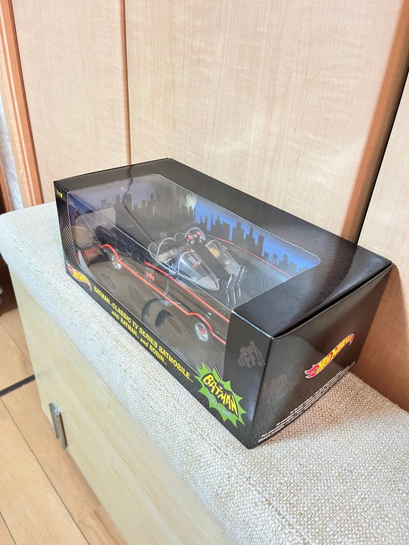 新品未開封Hot Wheels バットモービル 1:18 1966年TVシリーズ
