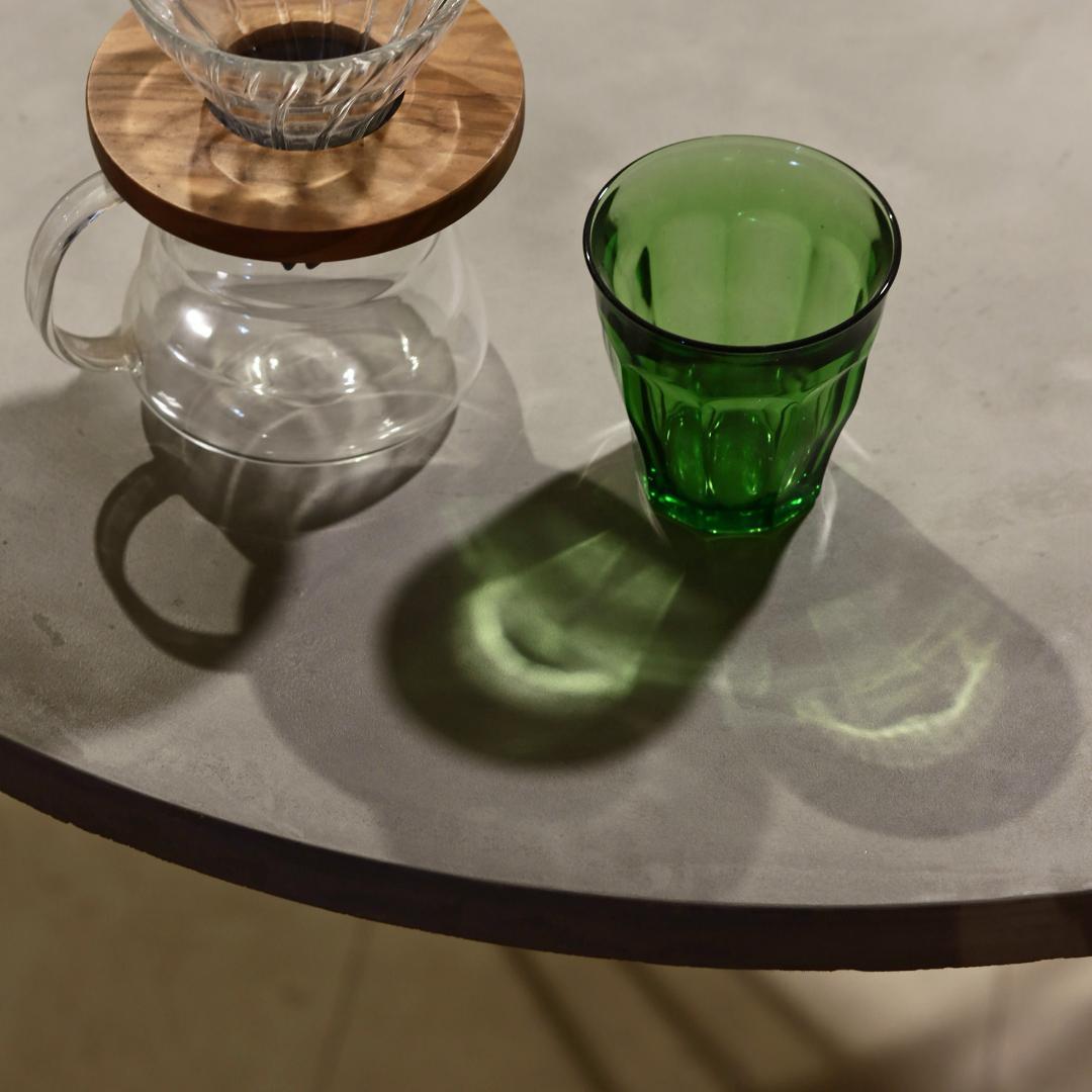 円形｜薄塗りモルタル｜ラウンドテーブル｜ライトグレー｜脚タイプ①