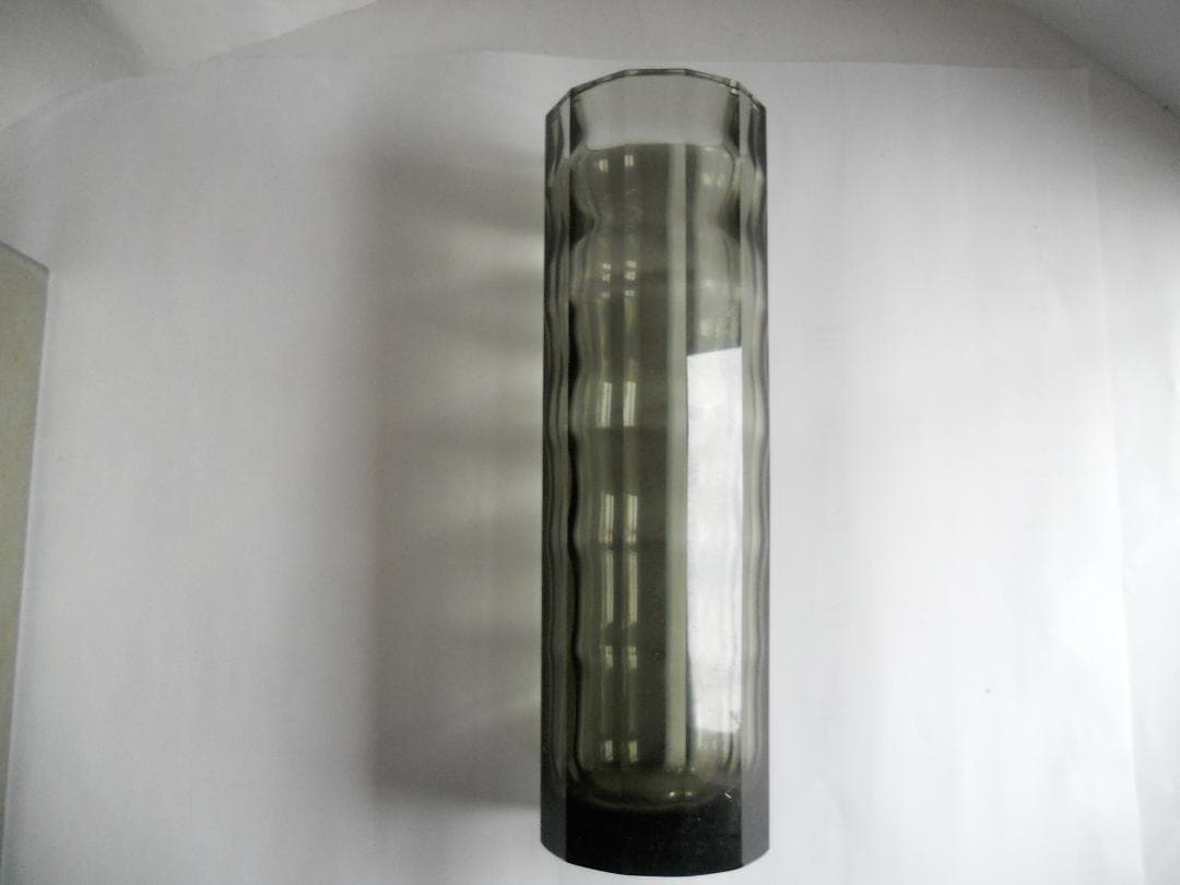 花瓶 スモーク クリスタルガラス 花瓶 美品 です。