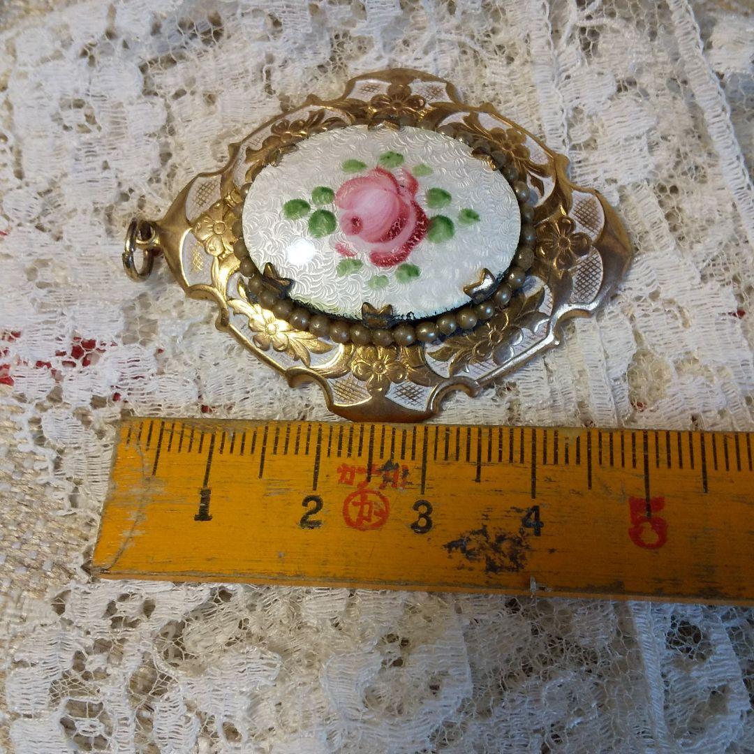 エナメル のペンダントヘッド 薔薇