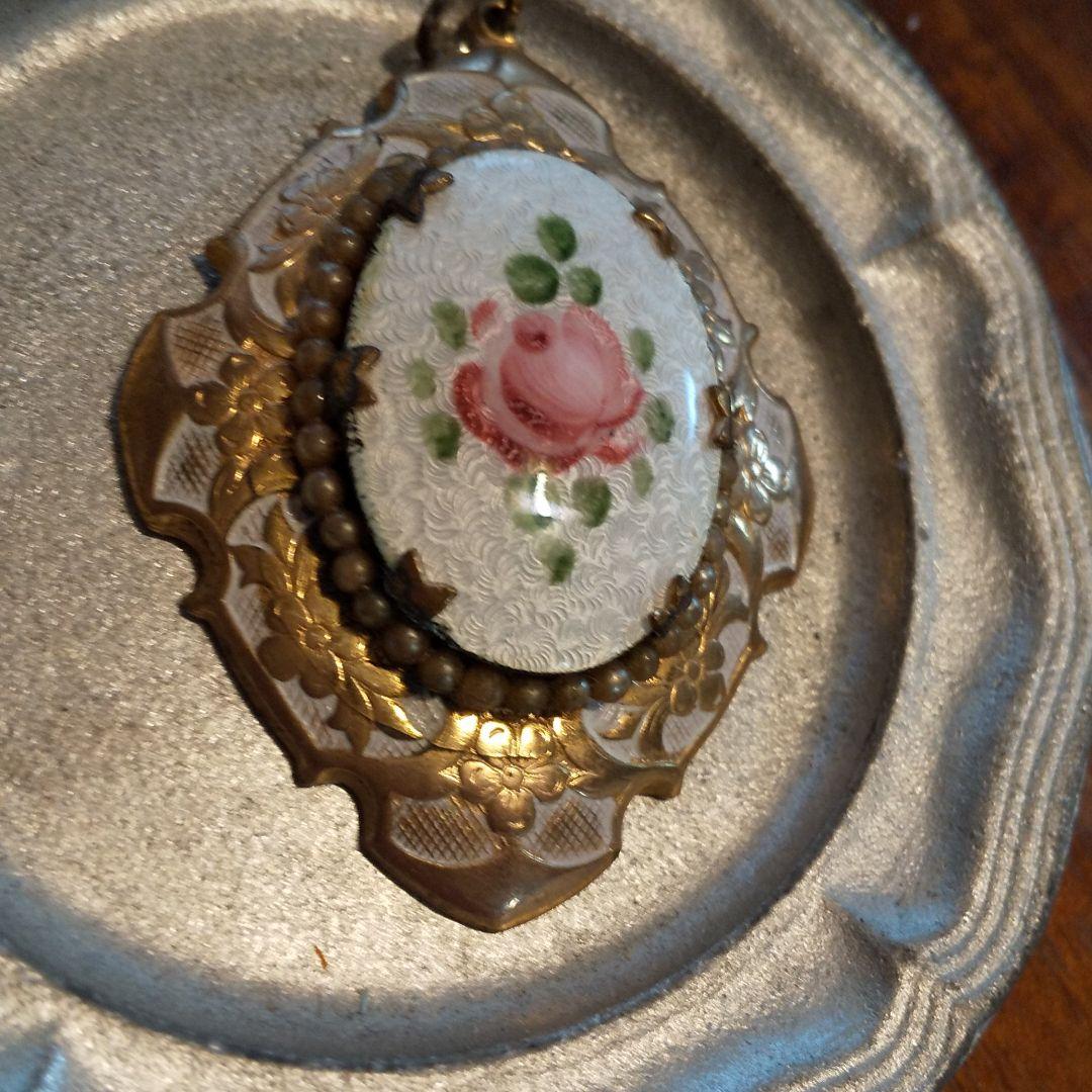 エナメル のペンダントヘッド 薔薇