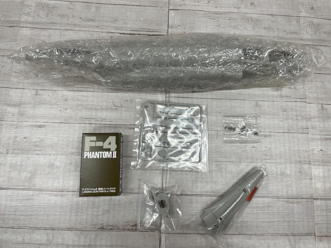 ◆未組立◆1/32 マクダネル・ダグラス F-4J ファントムII マリーン