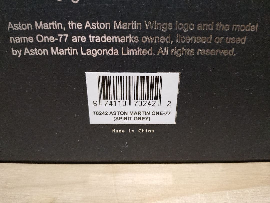 1/18 オートアート　アストンマーティン ONE-77　ミニカー　グレー