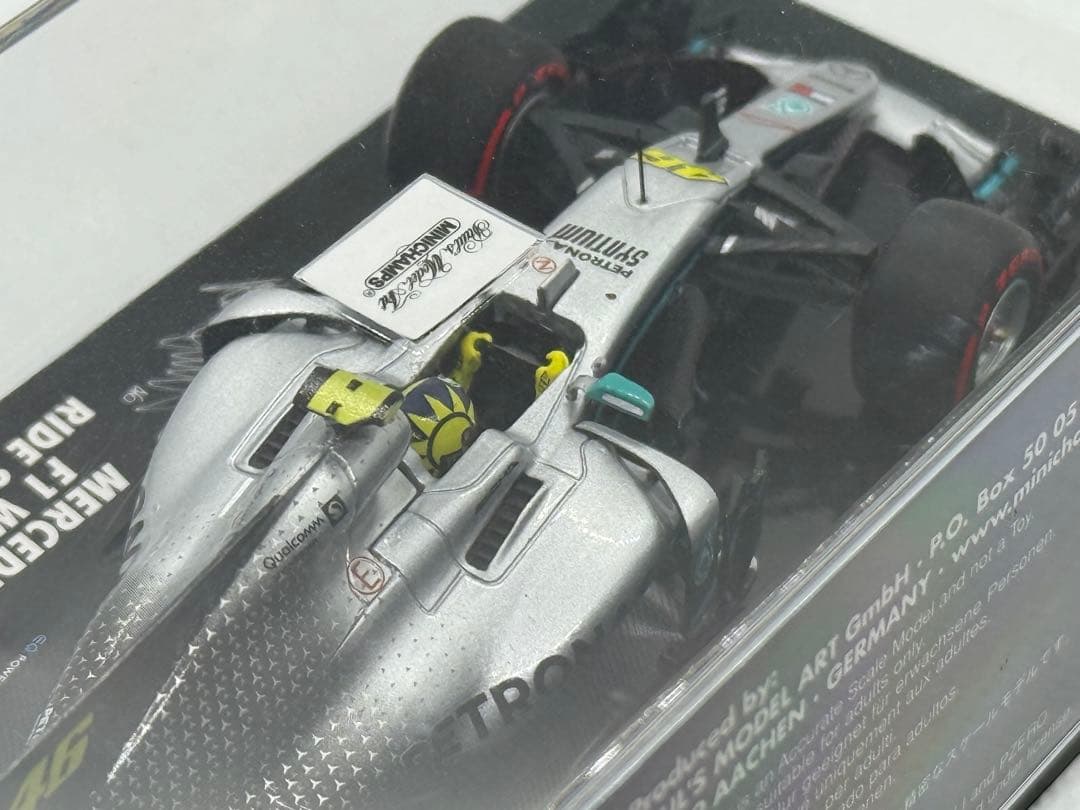 1/43 ミニチャンプス メルセデスAMGペトロナス W08 V.ロッシ
