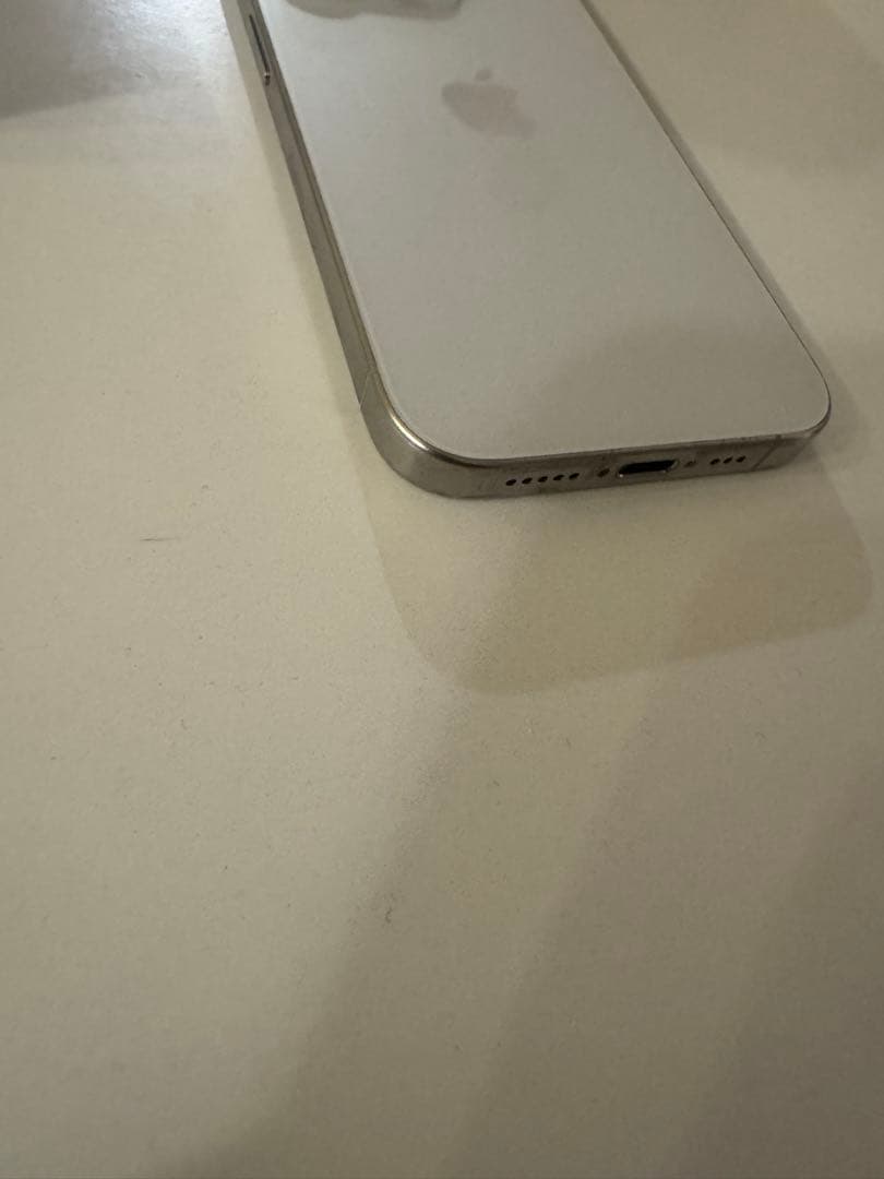 Apple iPhone 15 Pro ホワイトチタニウム 本体