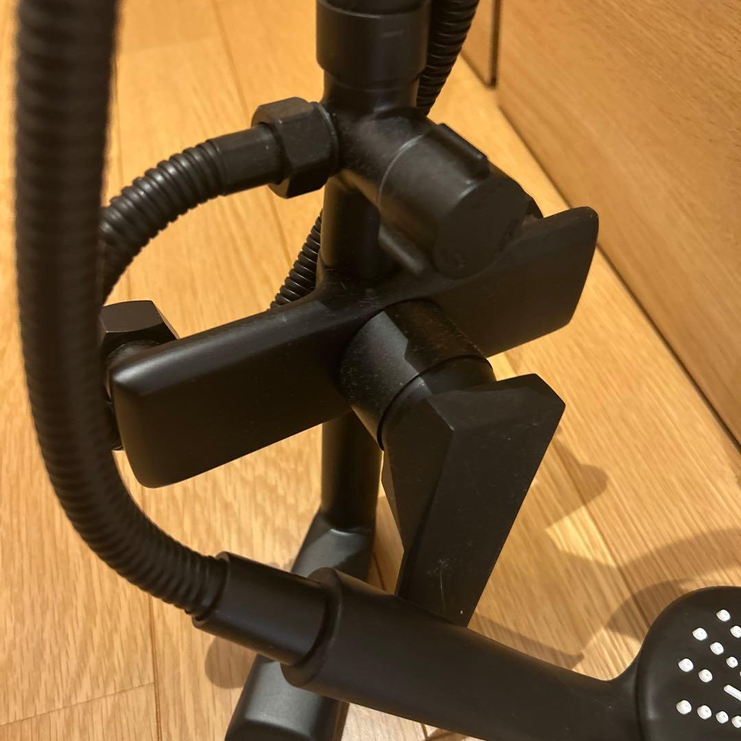 ブラック円形シャワーヘッド