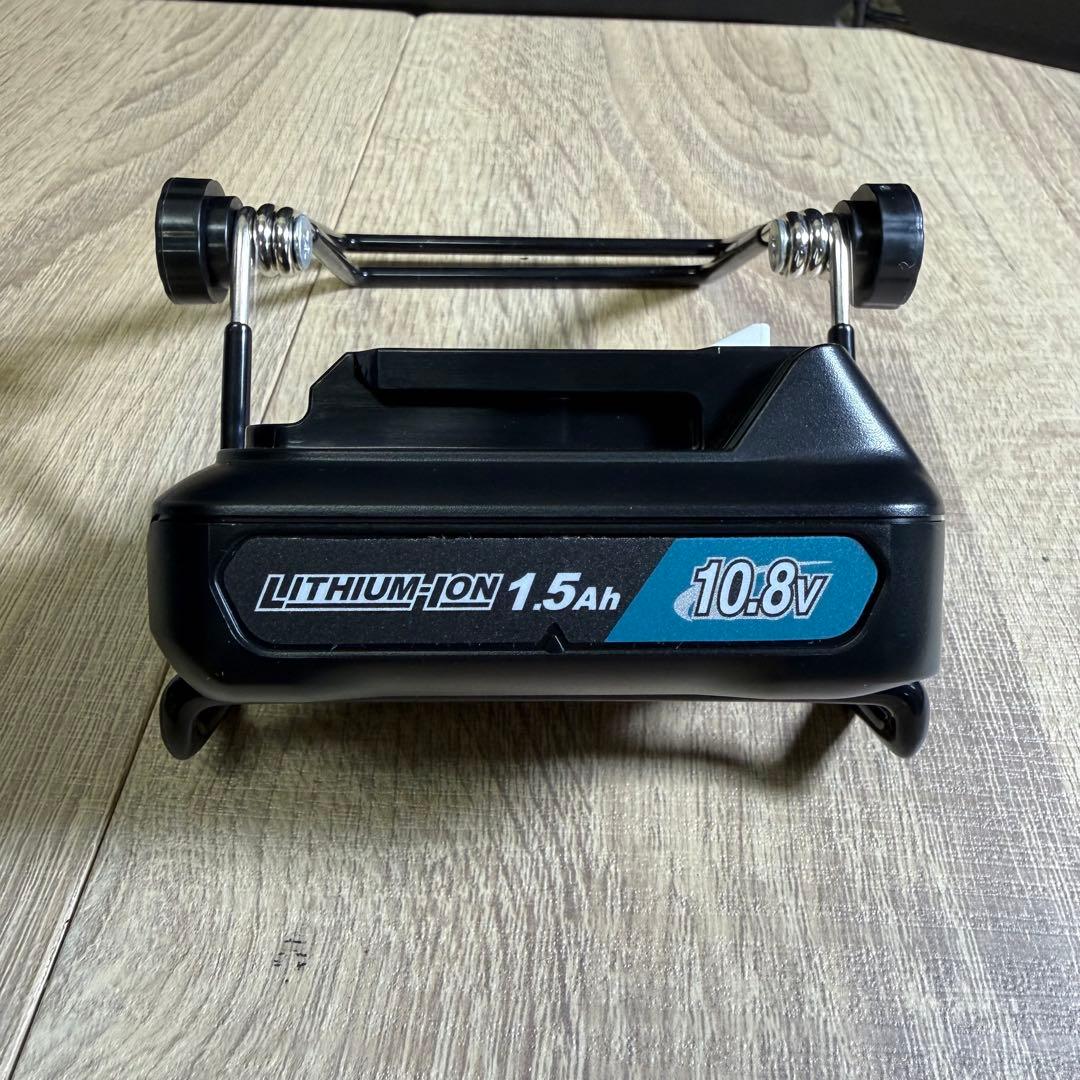 マキタ 充電式クリーナ CL108FD コードレス掃除機　バッテリー充電器付きY