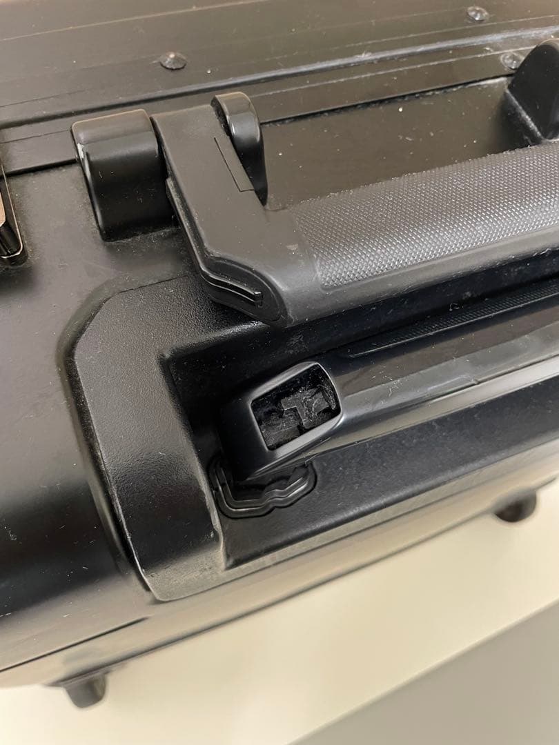 黒いキャリーケース キャスター付き