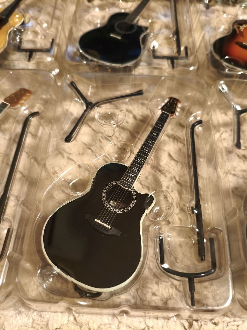 Ovation 1/8スケール フィギュア　オベーション ギター 8個セット