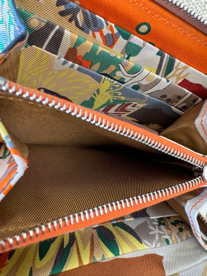 HERMES シルクイコンパクト ゴールド（茶色）