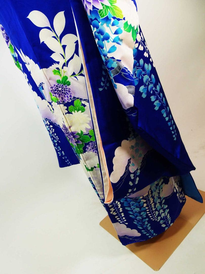 【豪華3点セット】振袖／濃紺地 藤花文様／銀駒刺繍／長襦袢・袋帯付き 晴れの日に