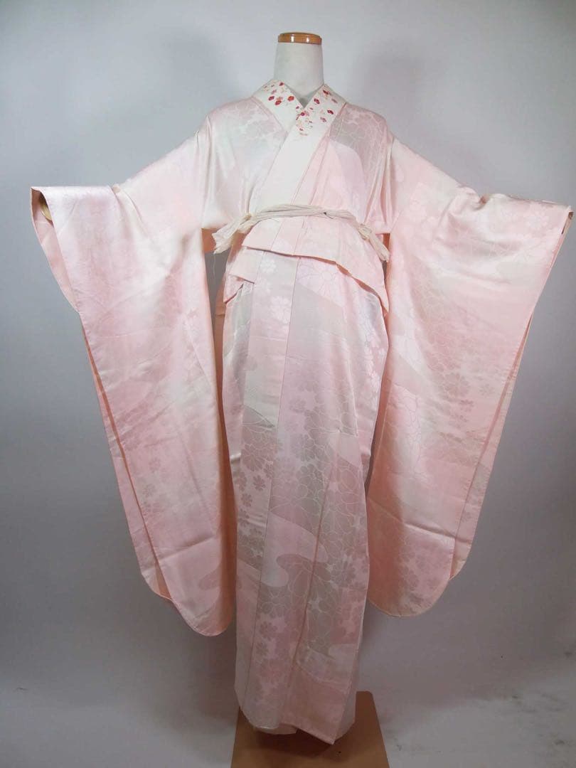 【豪華3点セット】振袖／濃紺地 藤花文様／銀駒刺繍／長襦袢・袋帯付き 晴れの日に