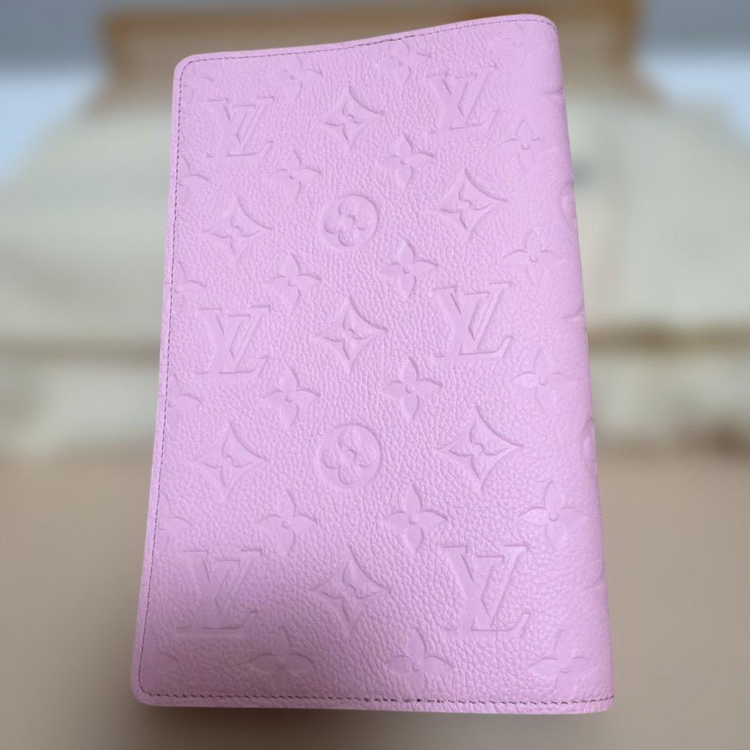 ルイヴィトン　LV ノートブックカバーMM・エミリー　コットンキャンディピンク