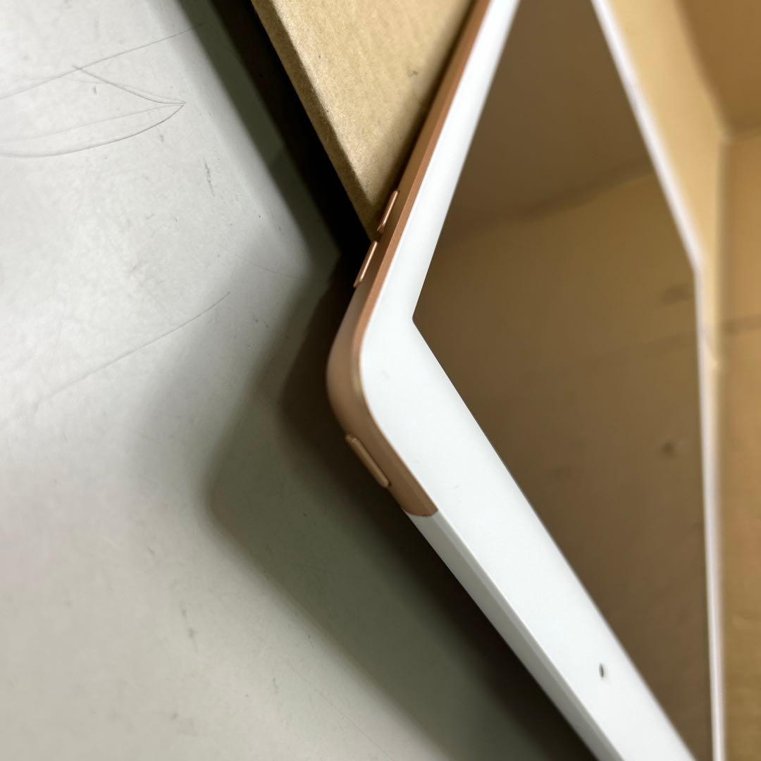 iPad (第８世代) Wi-Fi + Cellular 32GB ゴールド