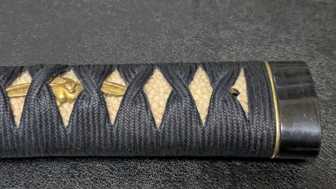 ス*ン様 日本刀、居合刀、脇差、拵え 江戸兎 ウサギ 目貫 の正絹黒色 柄前長１