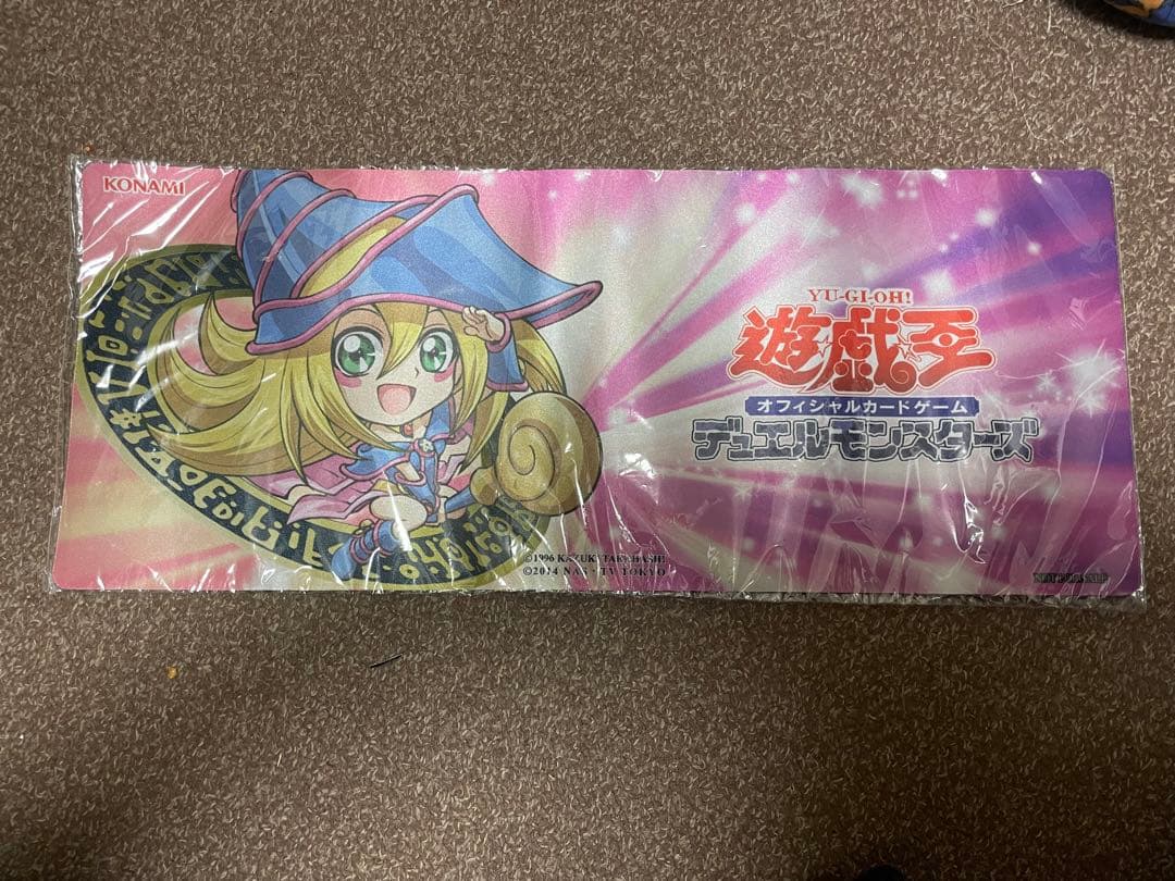 未開封品　ブラックマジシャンガール　ハーフプレイマット