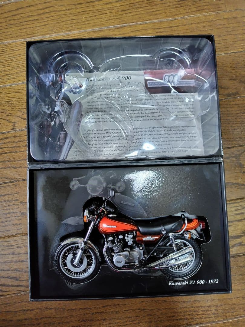 Kawasaki カワサキ Z1 900 1972年モデル 1/12スケール