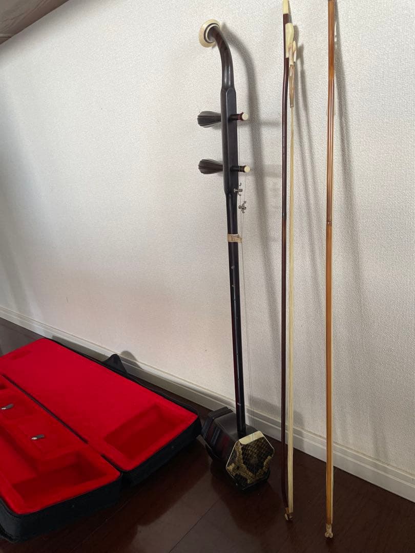 紅*ご様 二胡 木製 蛇皮 赤いケース付き