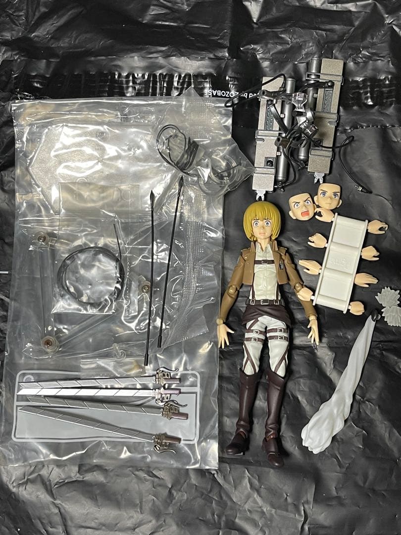 進撃の巨人 figma リヴァイ　エレン　ミカサ アルミン　フィギュア　セット