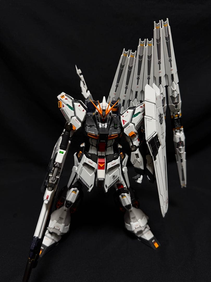 1/100 ニューガンダム 改修塗装済完成品 ガンプラ完成品 νGUNDAM