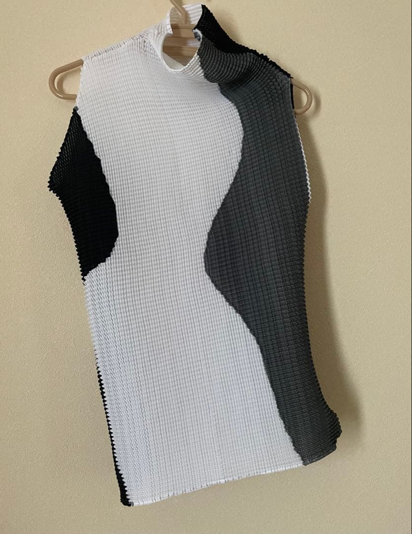 週末価格ISSEYMIYAKE イッセイミヤケ ABSTRACT 新品同様 白黒