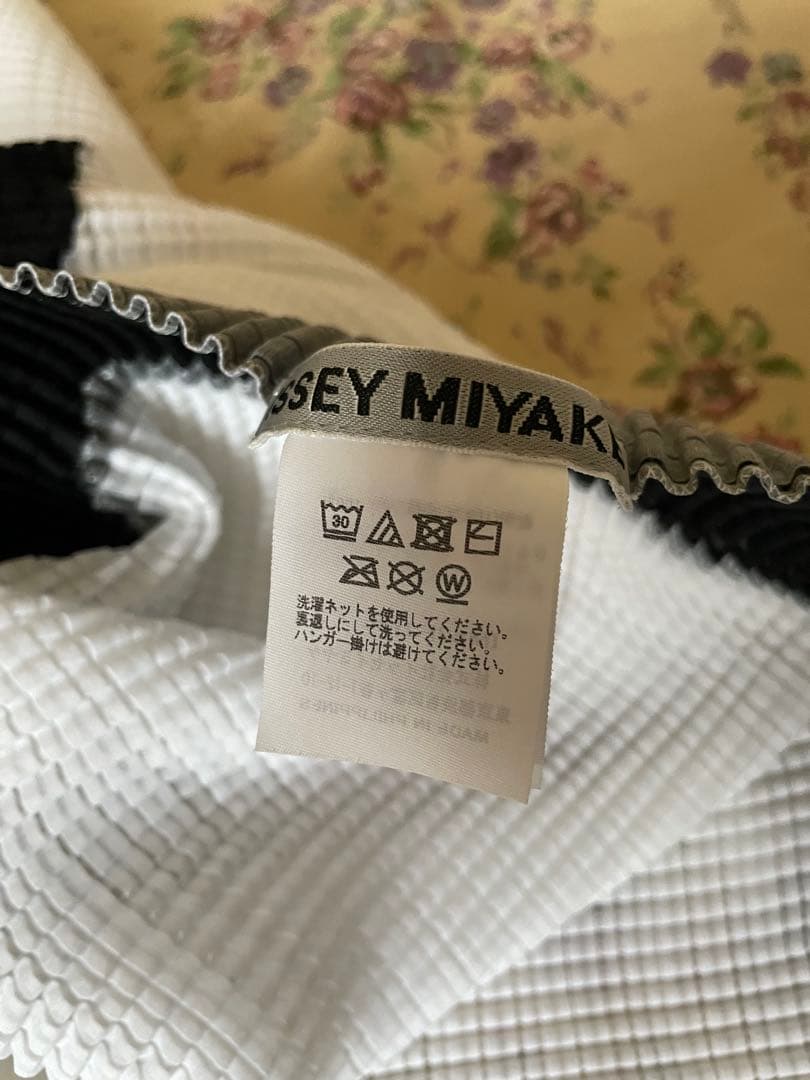 週末価格ISSEYMIYAKE イッセイミヤケ ABSTRACT 新品同様 白黒